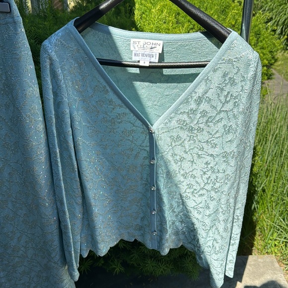 Stunning St John 2-piece with shimmering jewelled accents - Picture 3 of 11